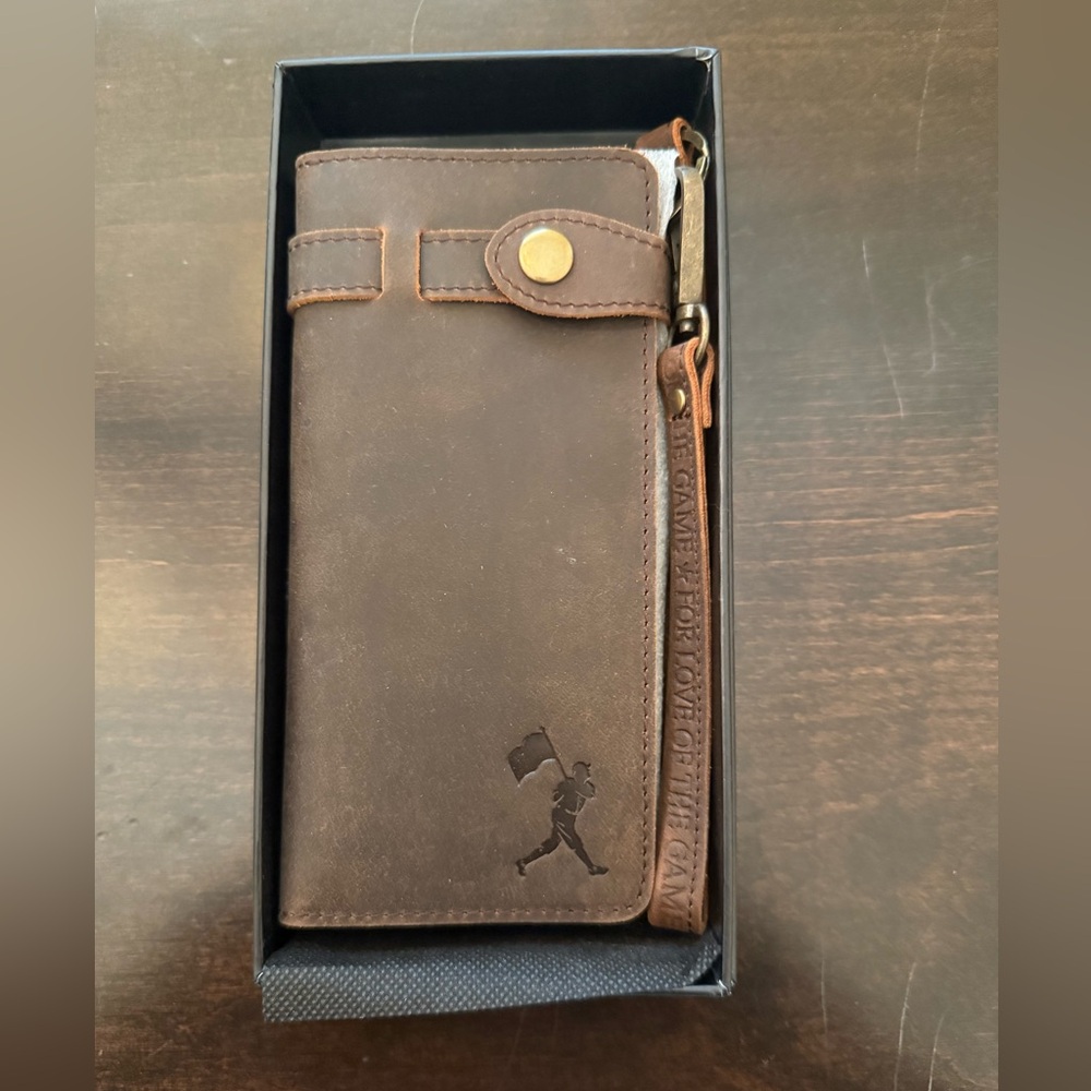 Elegant Brown Leather Key & Card Holder